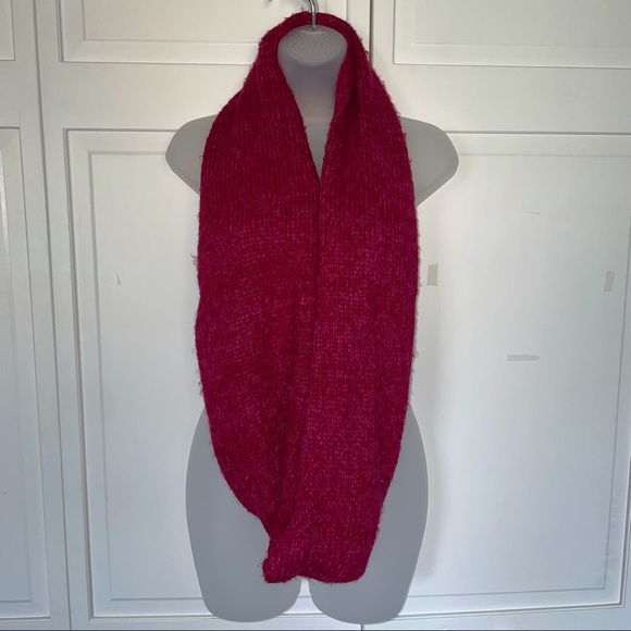 Red Pink Knit Infinity Scarf Winter Fall Warm - Picture 8 of 8
